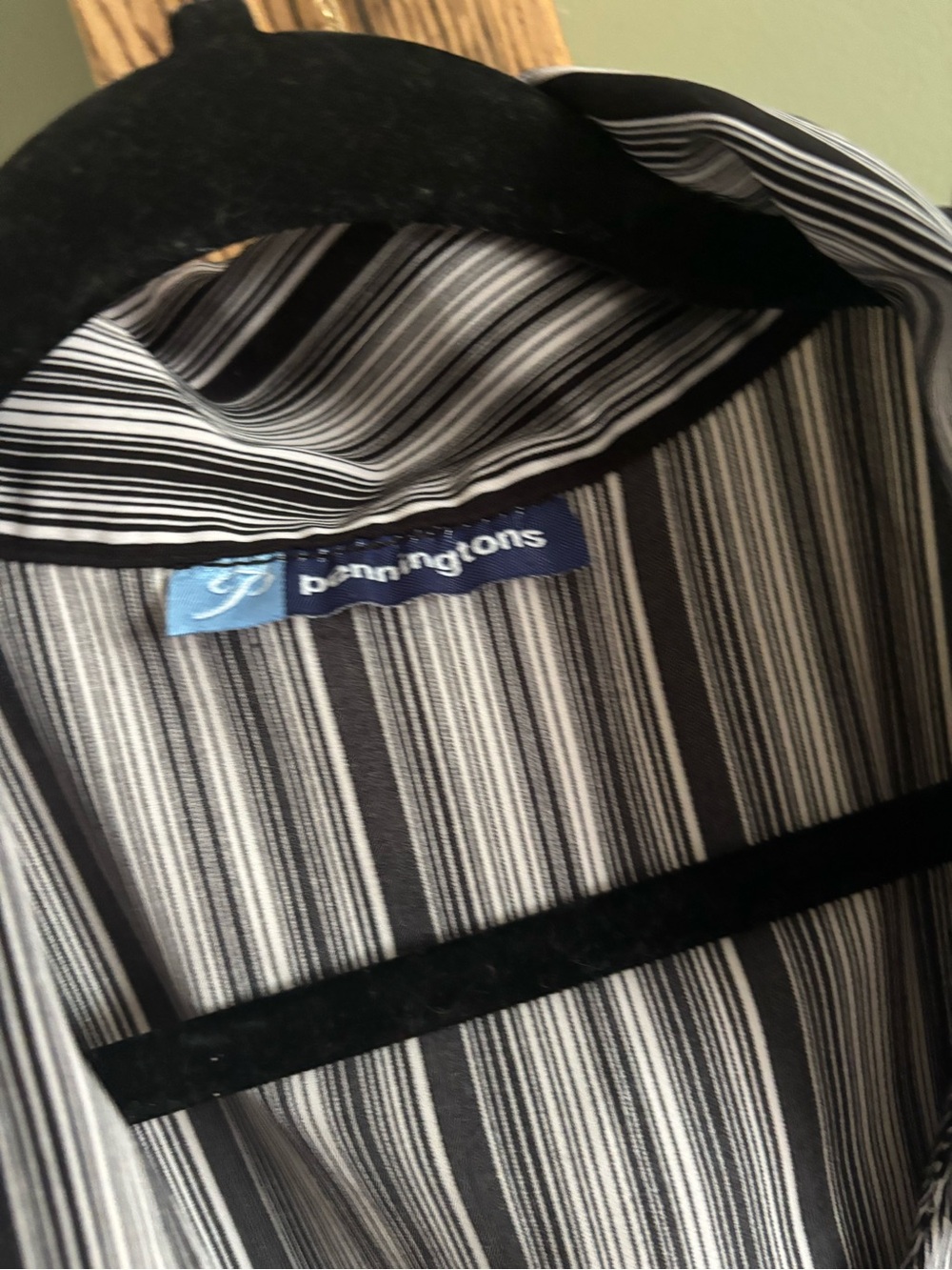 31.) Penningtons / Striped Button-Up Shirt - Classic - Picture 4 of 6